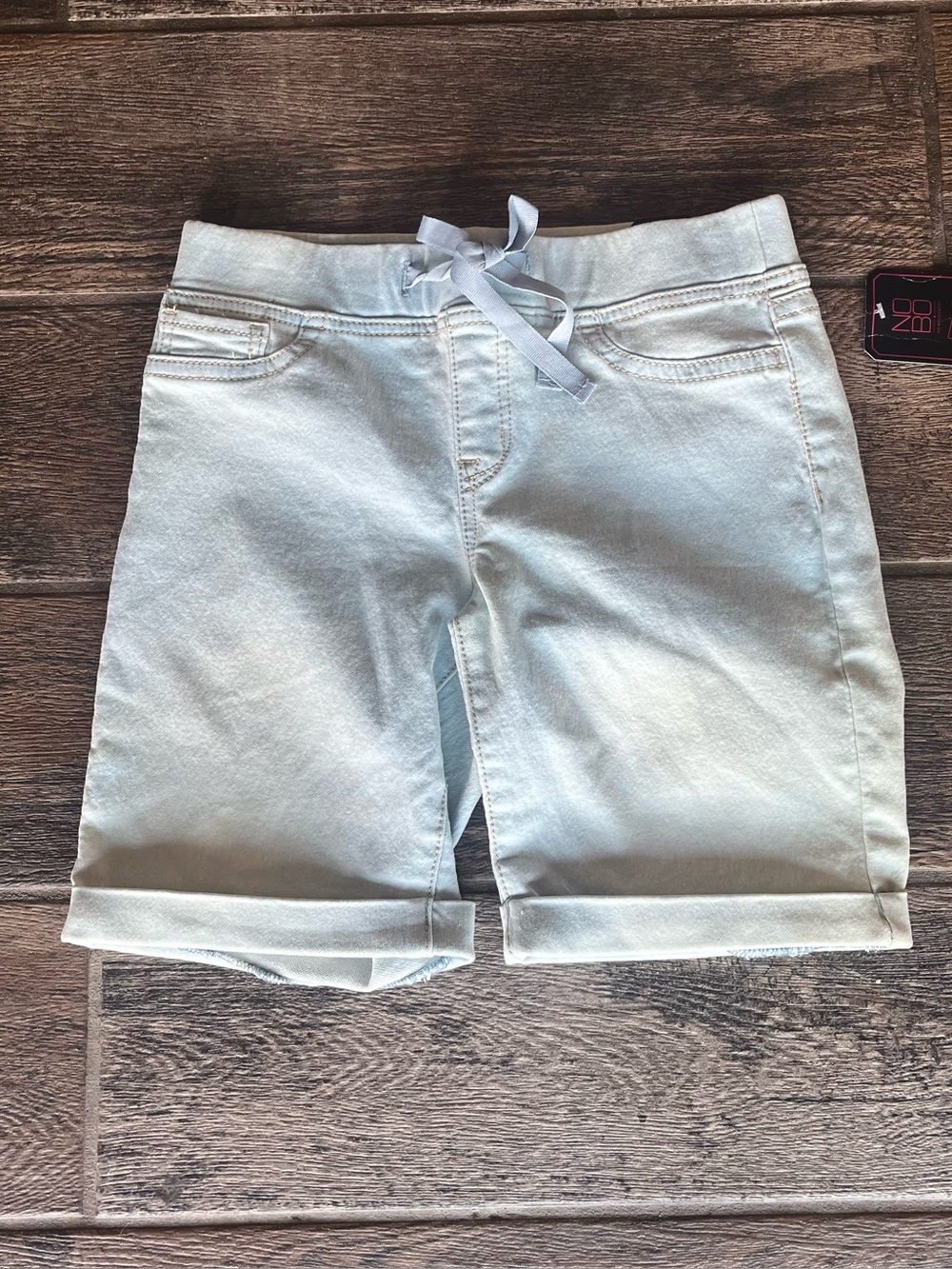 No Boundaries Light Wash stretch cuffed long Bermuda shorts S juniors
